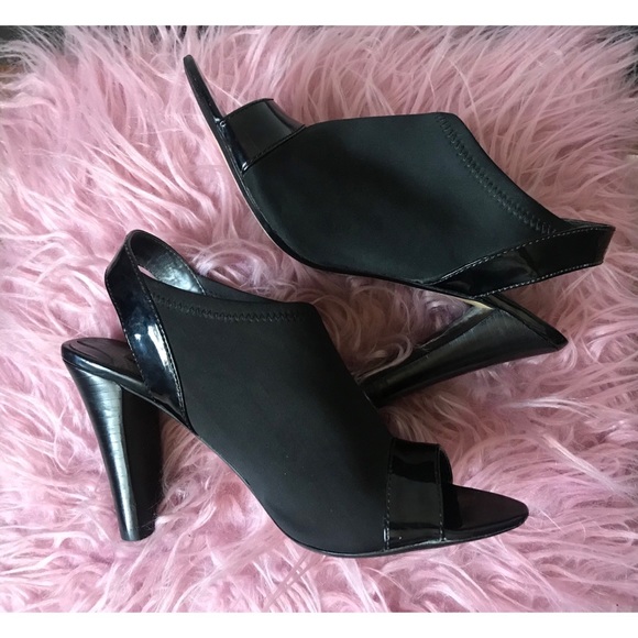 Adrienne Vittadini | Black Peep Toe Heel - Picture 3 of 6